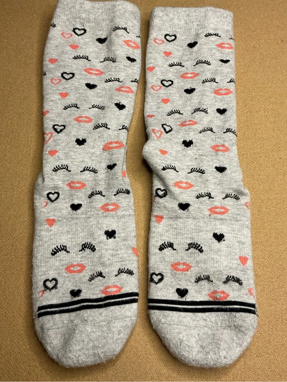 Tavi Noir grip crew socks size small ✨